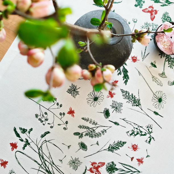 GREEN MEADOW TABLE RUNNER