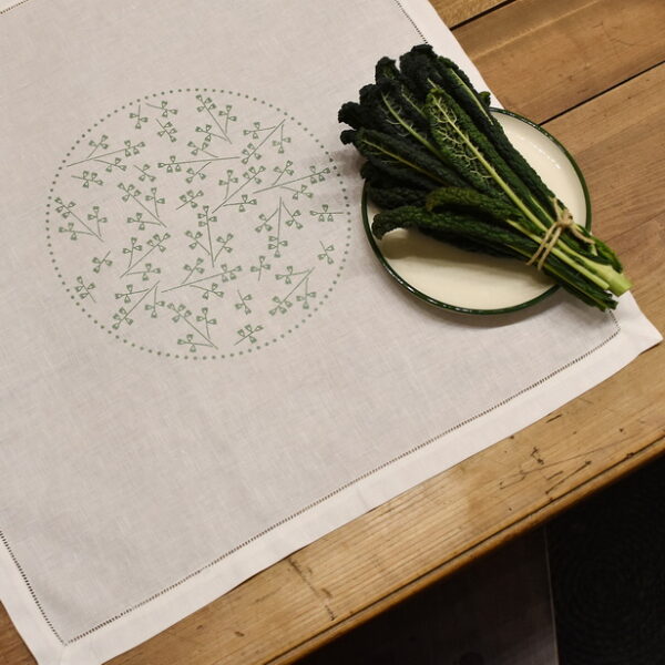 VEZENINA zelena, PRTIČ okrašen z rešelje tehniko, velik