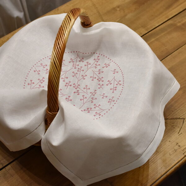 VEZENINA roza, PRTIČ okrašen z rešelje tehniko, velik